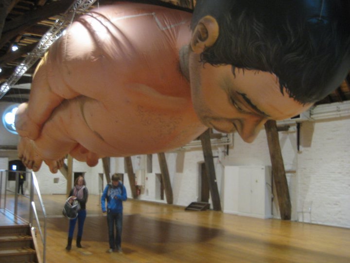 Pawel Althamer inflável