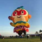 Decolagem do Paraquedismo, em Boituva, do balão de formato especial Monkey King