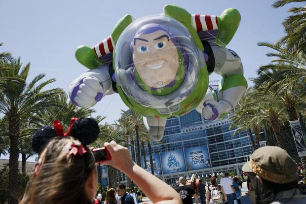 inflável promocional disney