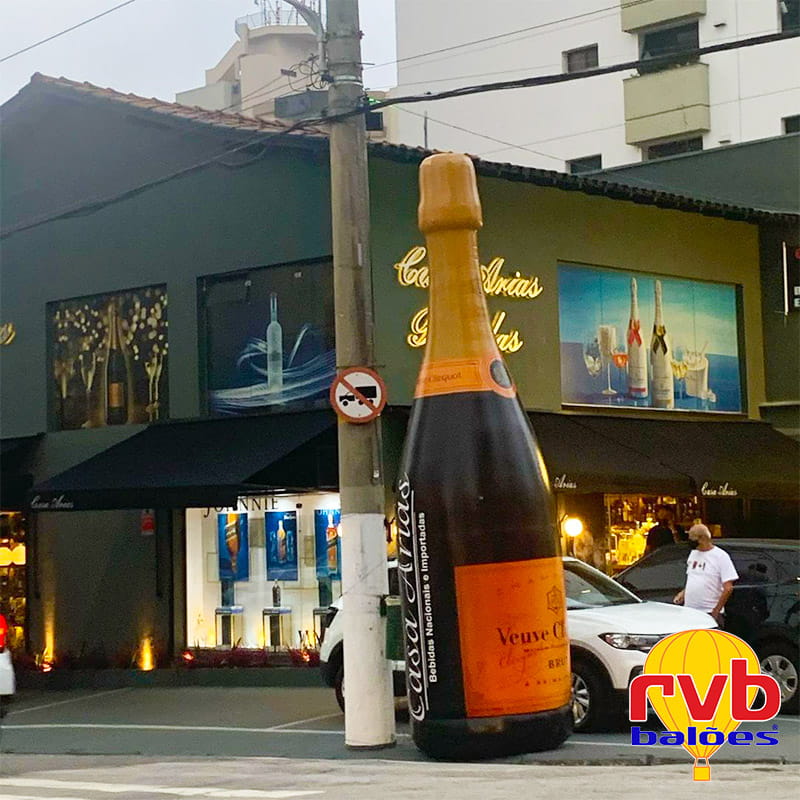 Loja-de-Bebidas-Replica-Inflavel-Garrafa-Casa-Arias