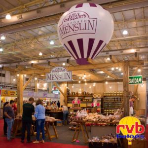 Balao em cima de um stand de vendas Mensulin