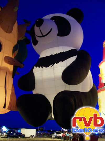 Túnel do Tempo: O maior Urso Panda voador do mundo