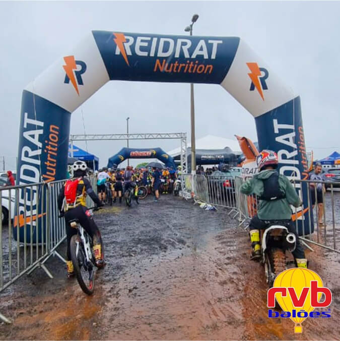 Portal Inflável da Reidrat Nutrition em evento de ciclismo profissional