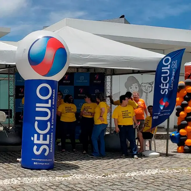 Totem Inflável Personalizado com logotipo para o colegio século