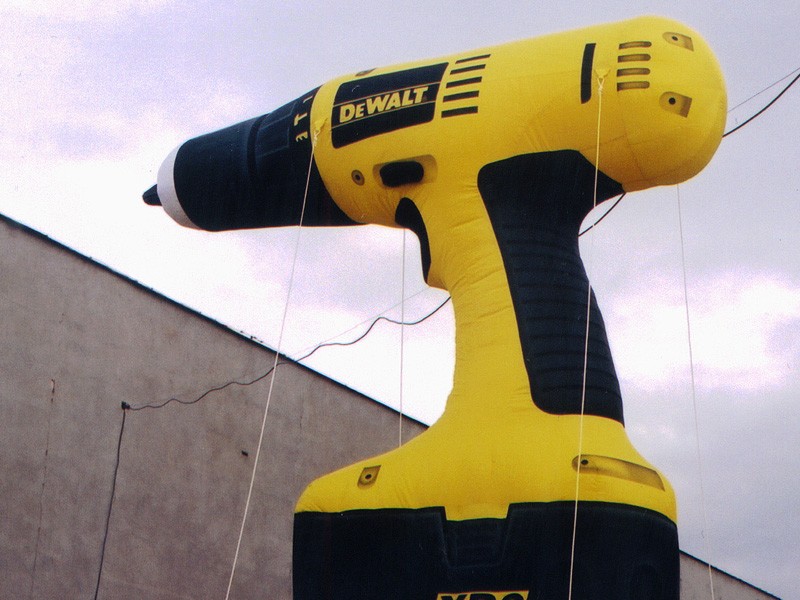 Infláveis com formato de ferramentas e EPIs