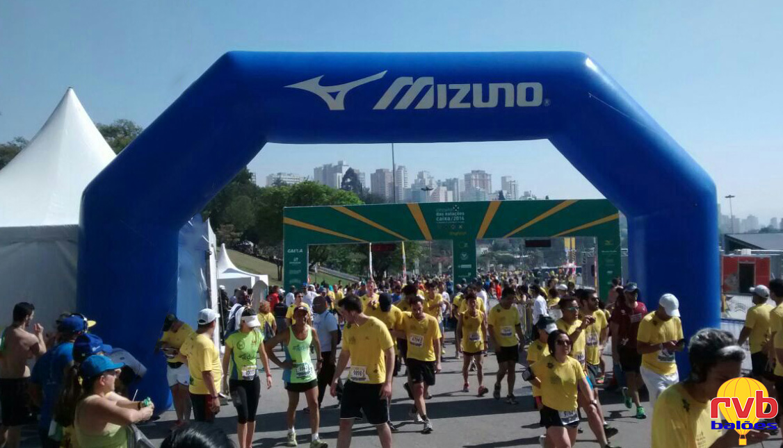 Portal Inflável da MIZUNO em evento esportivo