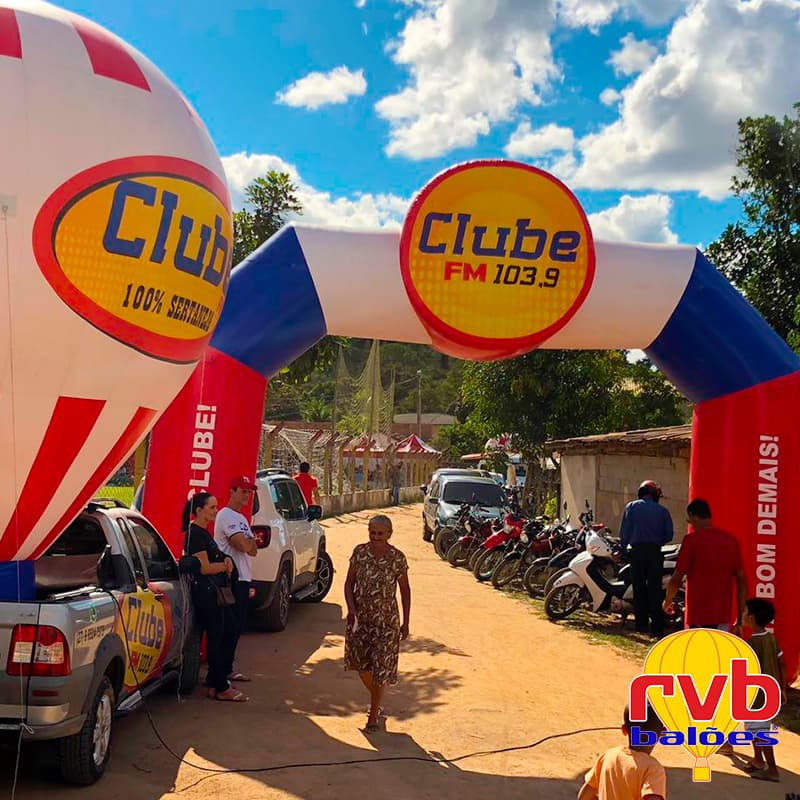 inflavel promocional para eventos ao ar livre Clube FM