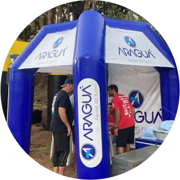 Tenda inflável em campeonato de beach tennis da Araguá