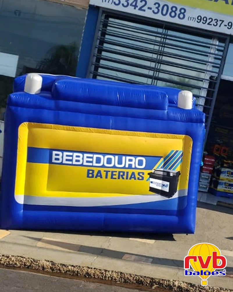 Re Plica Inflavel [bebedouro] [baterias] [automotivo] A Imagem Mostra Uma Replica Inflavel De Uma Ba