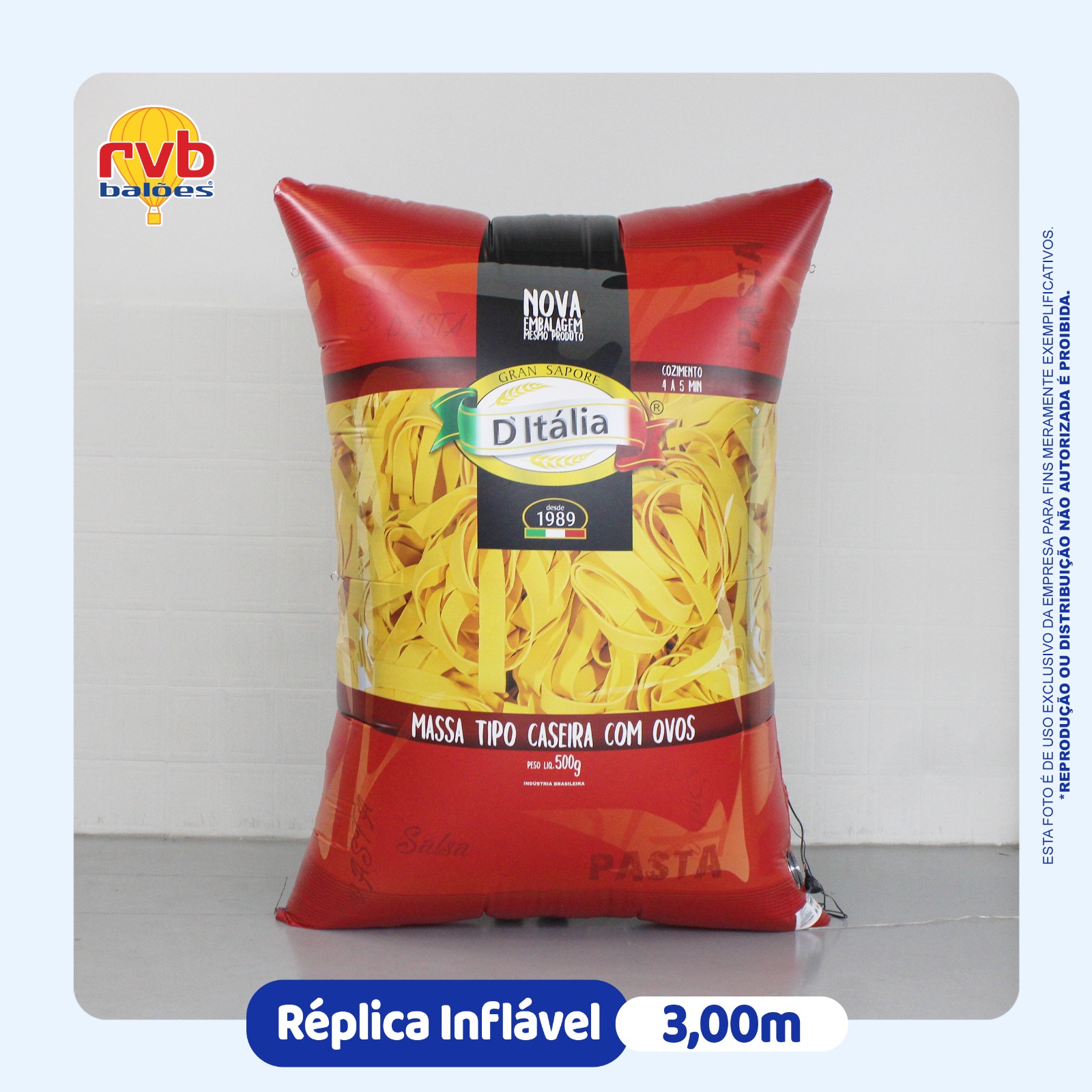 Réplica inflável de pacote de massa tipo caseira D’Italia de 3 metros, em embalagem vermelha.