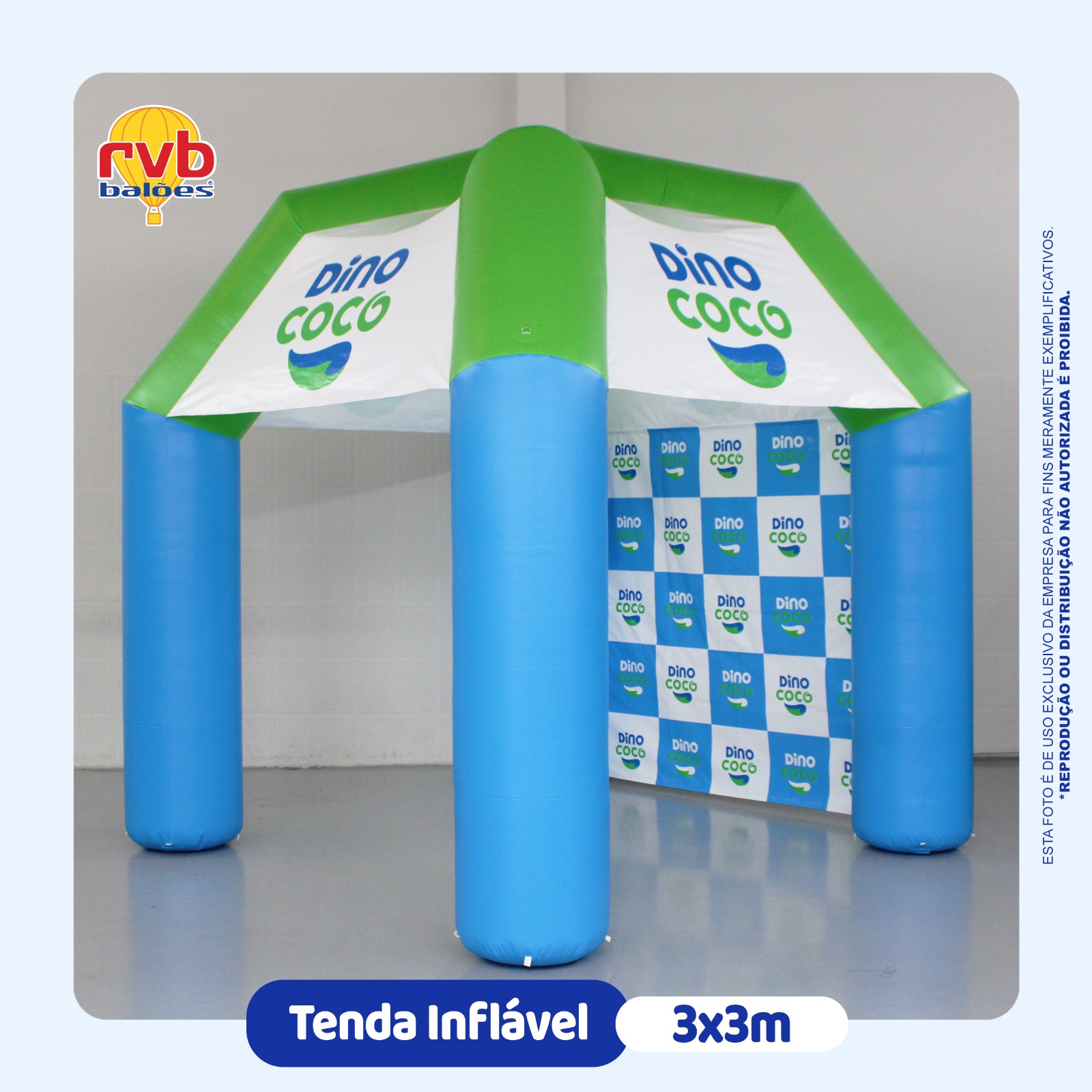 Tenda inflável azul e verde Dino Coco 3x3m com logotipo e fundo personalizado para ativações de marca em eventos.