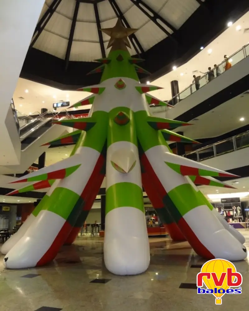 arvore de natal inflável em shopping center baixo (1)